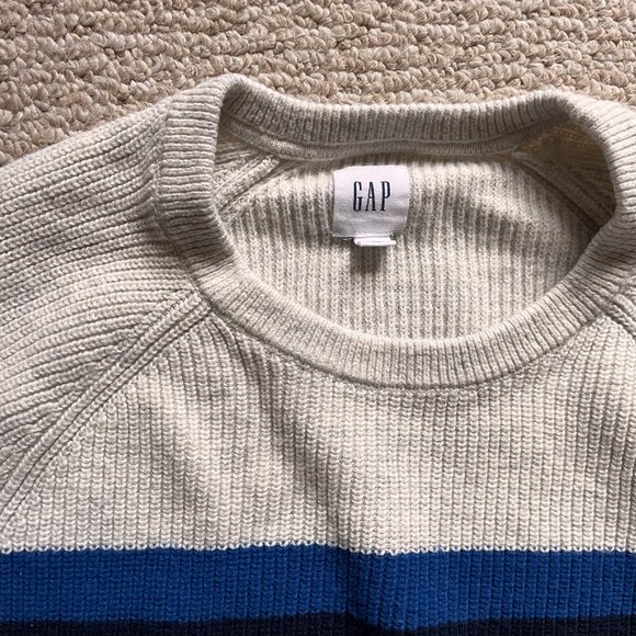 Gap sweater - Medium - Picture 2 of 2